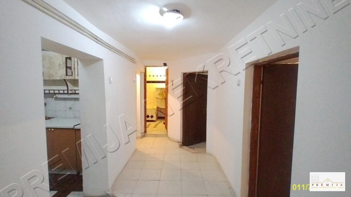 3.0, Politika, Šafarikova, 64m2