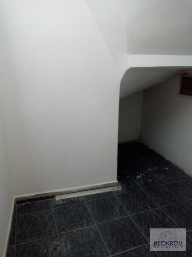 Centar-ulični i sa izlogom