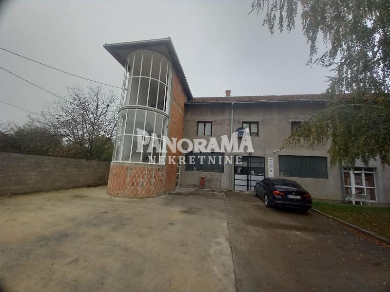 Stambeno poslovni objekat na  Ledinama Pr+1+Pk,700m2, 5+ ID#