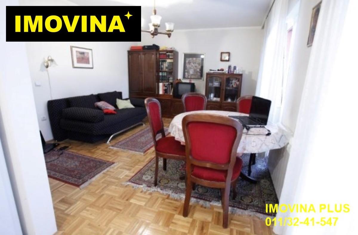 Uknjižen, parking, terasa, početak Altine