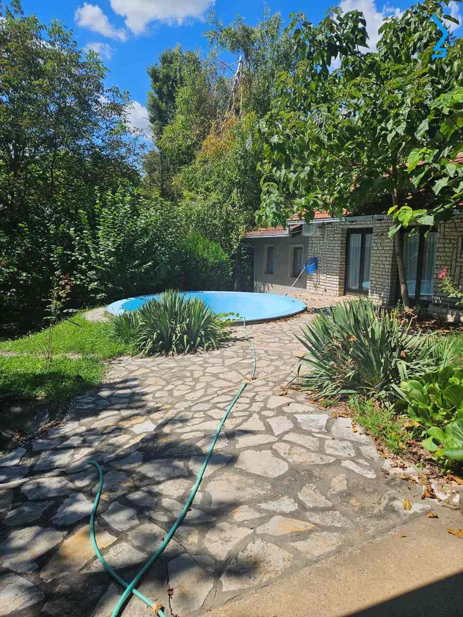 Kuća, 180 m2, Inđija
