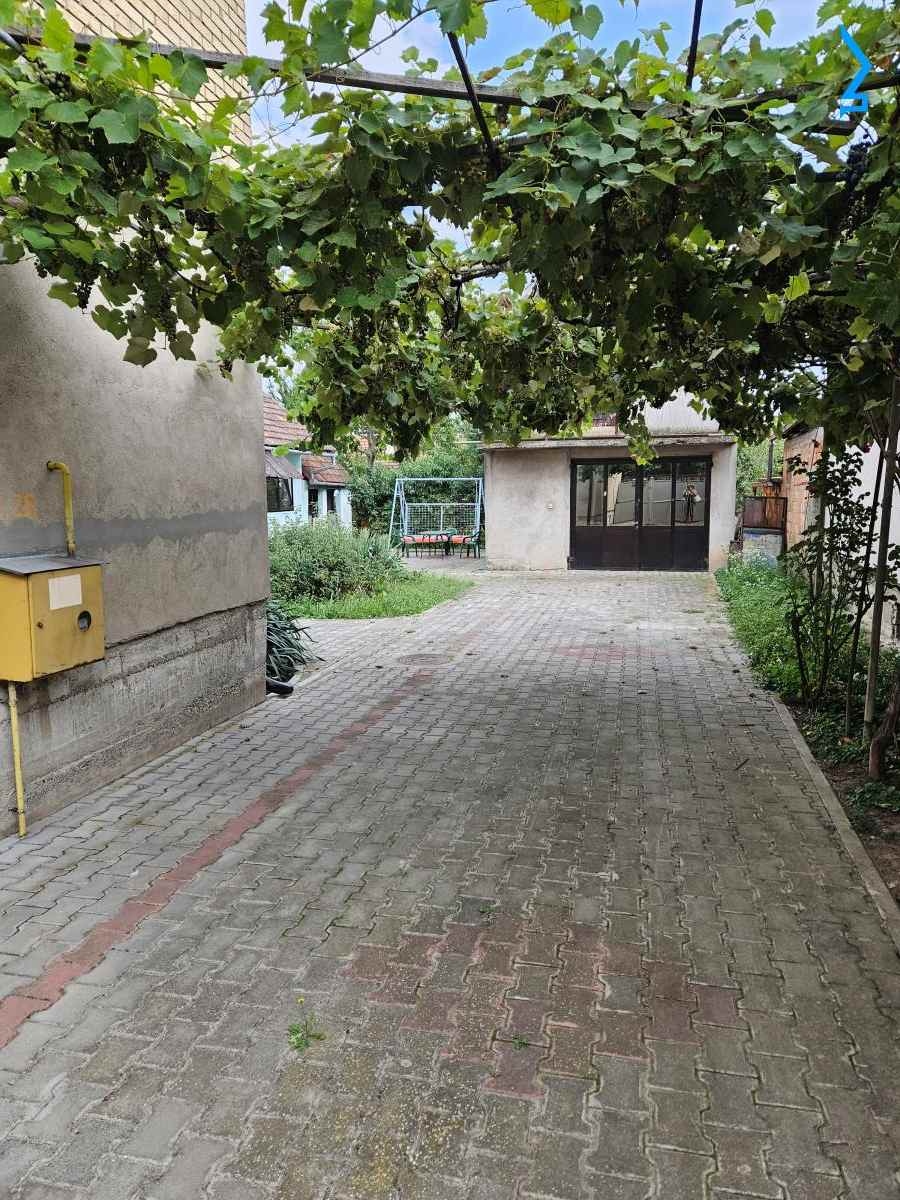 Kuća, 360 m2, Inđija