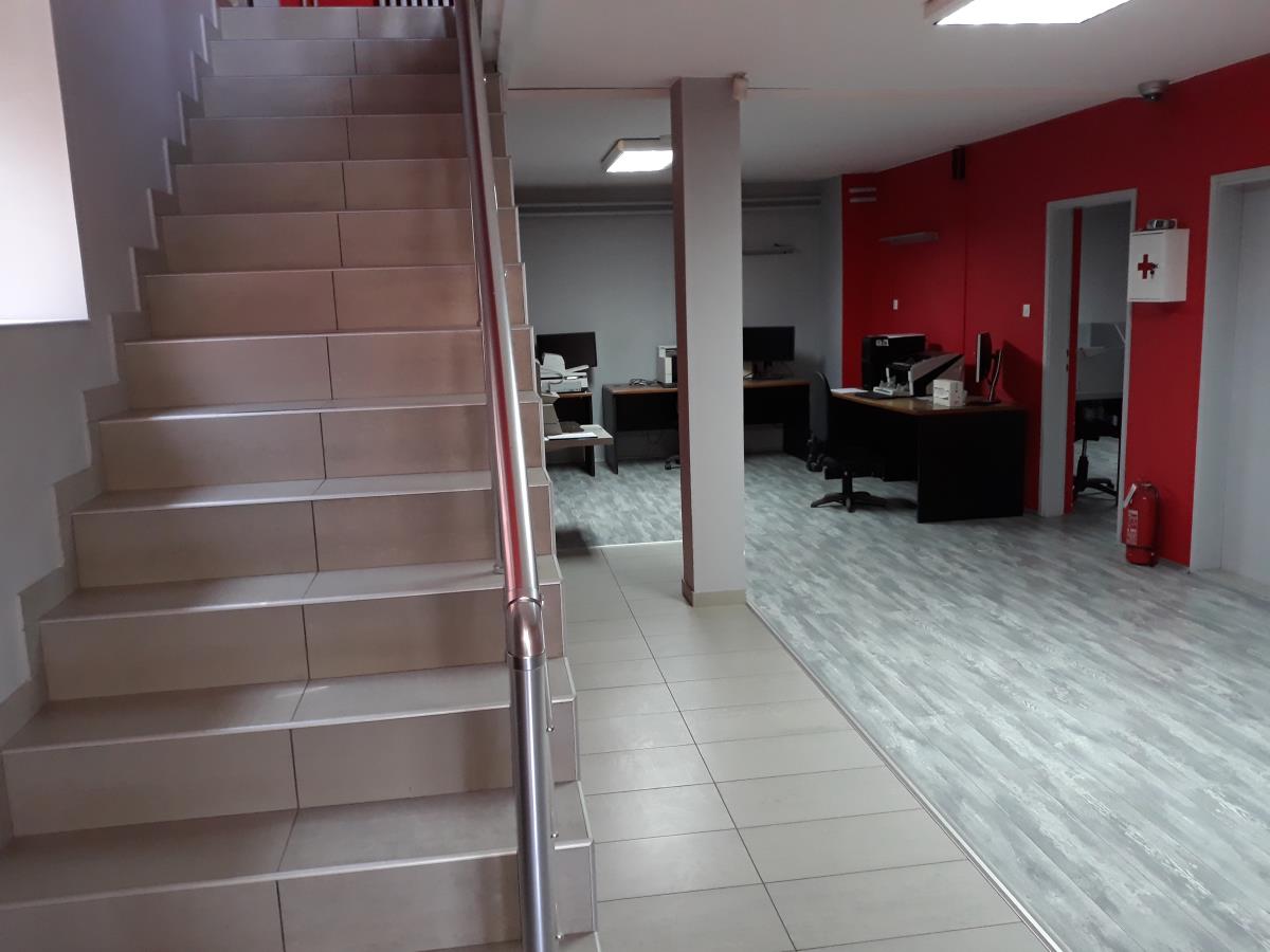 POSLOVNI PROSTOR - ZGRADA BEOGRAD - LEŠTANE