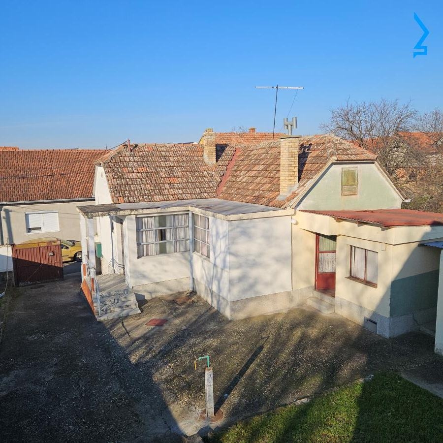 Kuća, 95 m2, Inđija