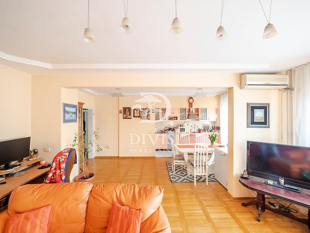 Prodajemo komforan stan kod Vuka, Vojvode Bogdana, 101m2