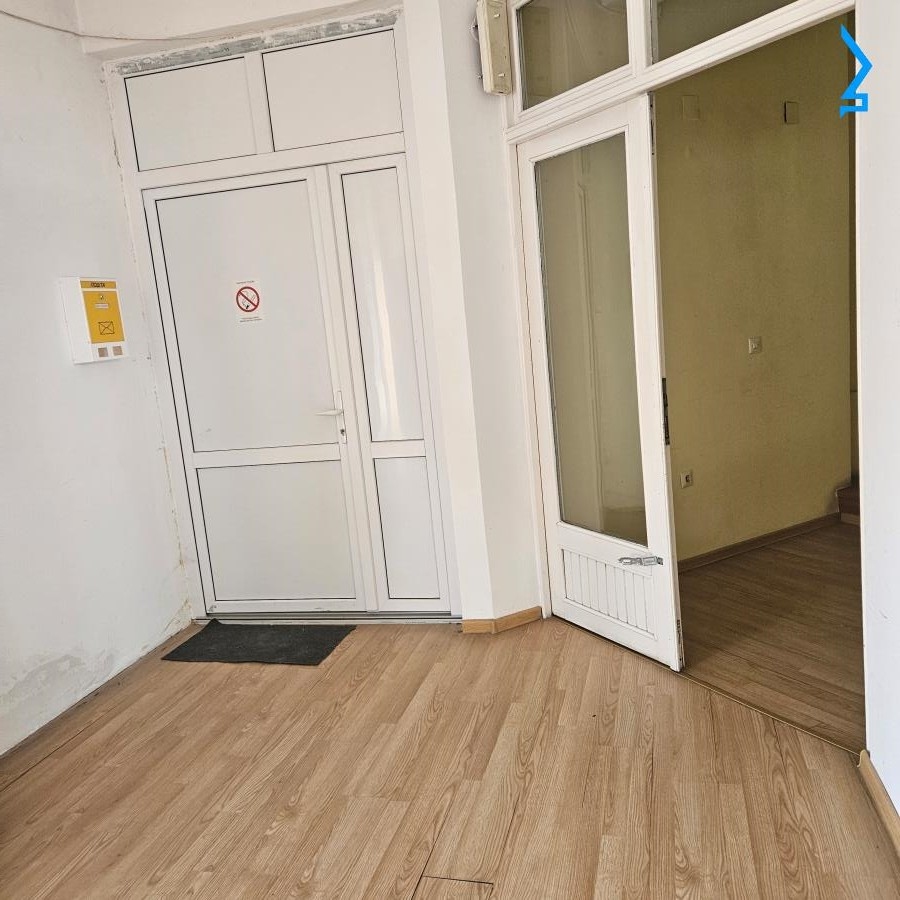 Stan-hostel, Inđija 174 m2