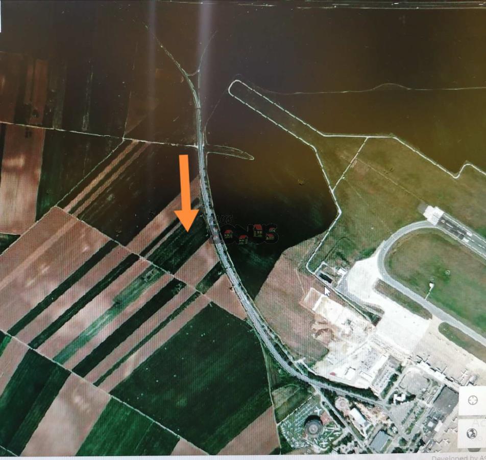 Aerodrom Nikola Tesla, komercijalna zona