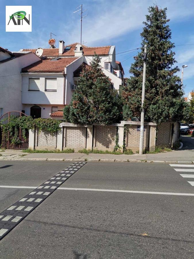 Cerak, kuća na odličnoj lokaciji