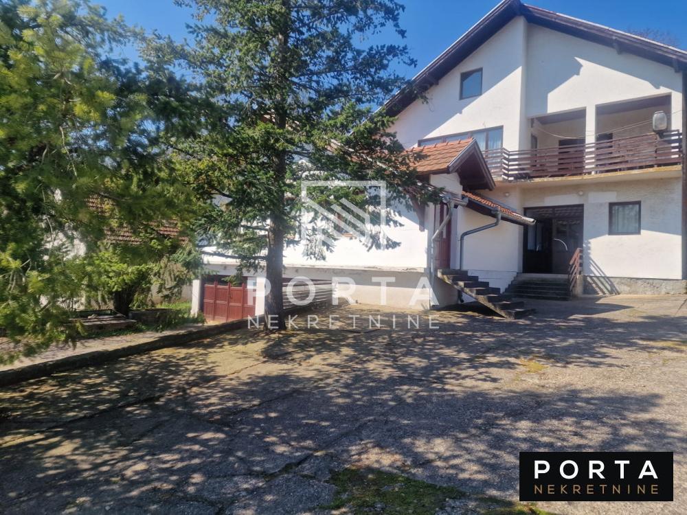 Barajevo,centar,kuća i plac,30 parking mesta,hitno ID#1460