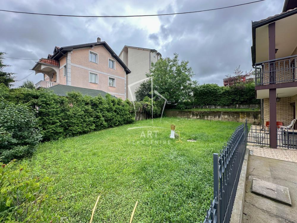 Medak 3, stan sa dvorištem, mereno 107m2, sa 4 parking mesta