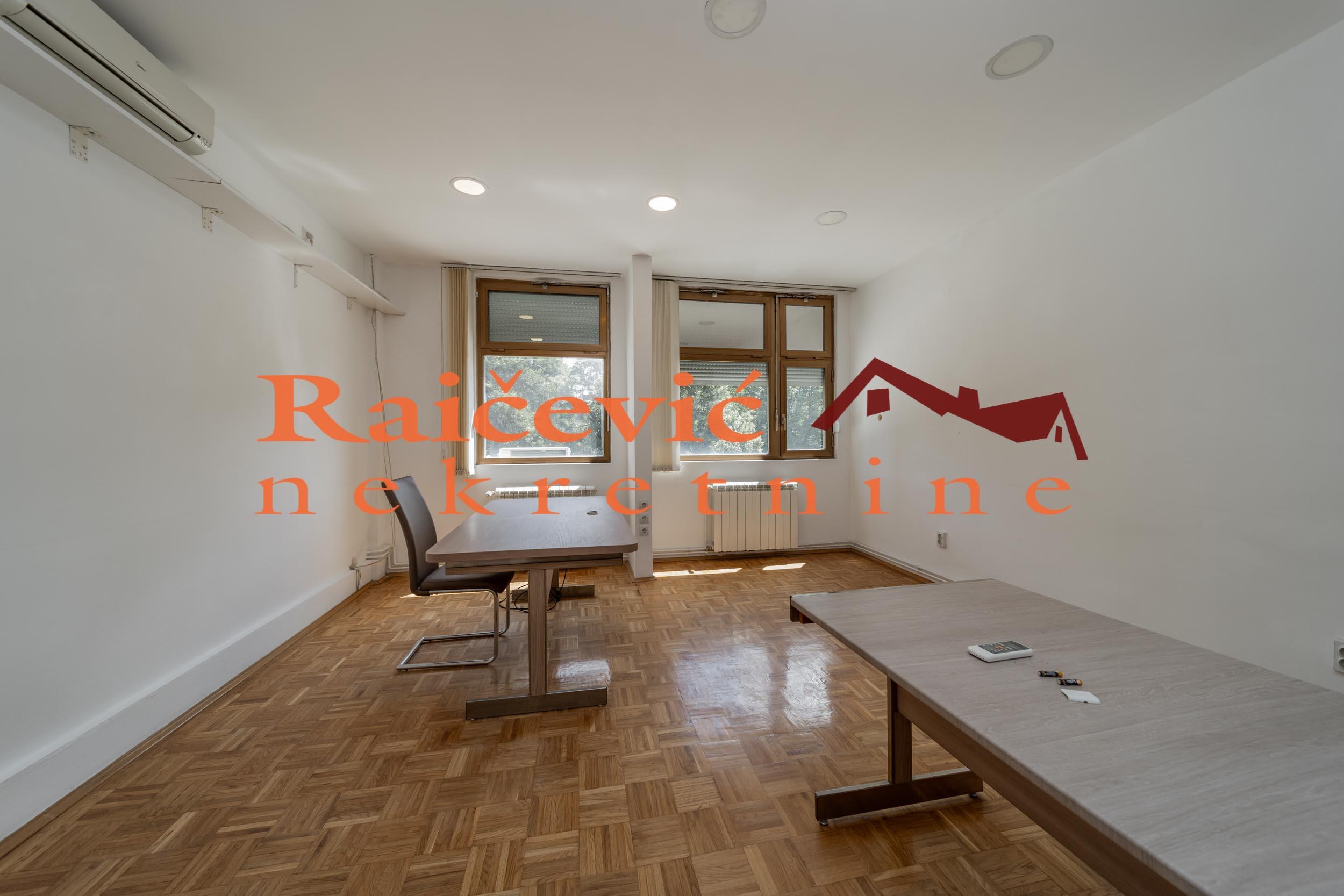 SAVSKI VENAC SENJAK 195m2 , 2500e