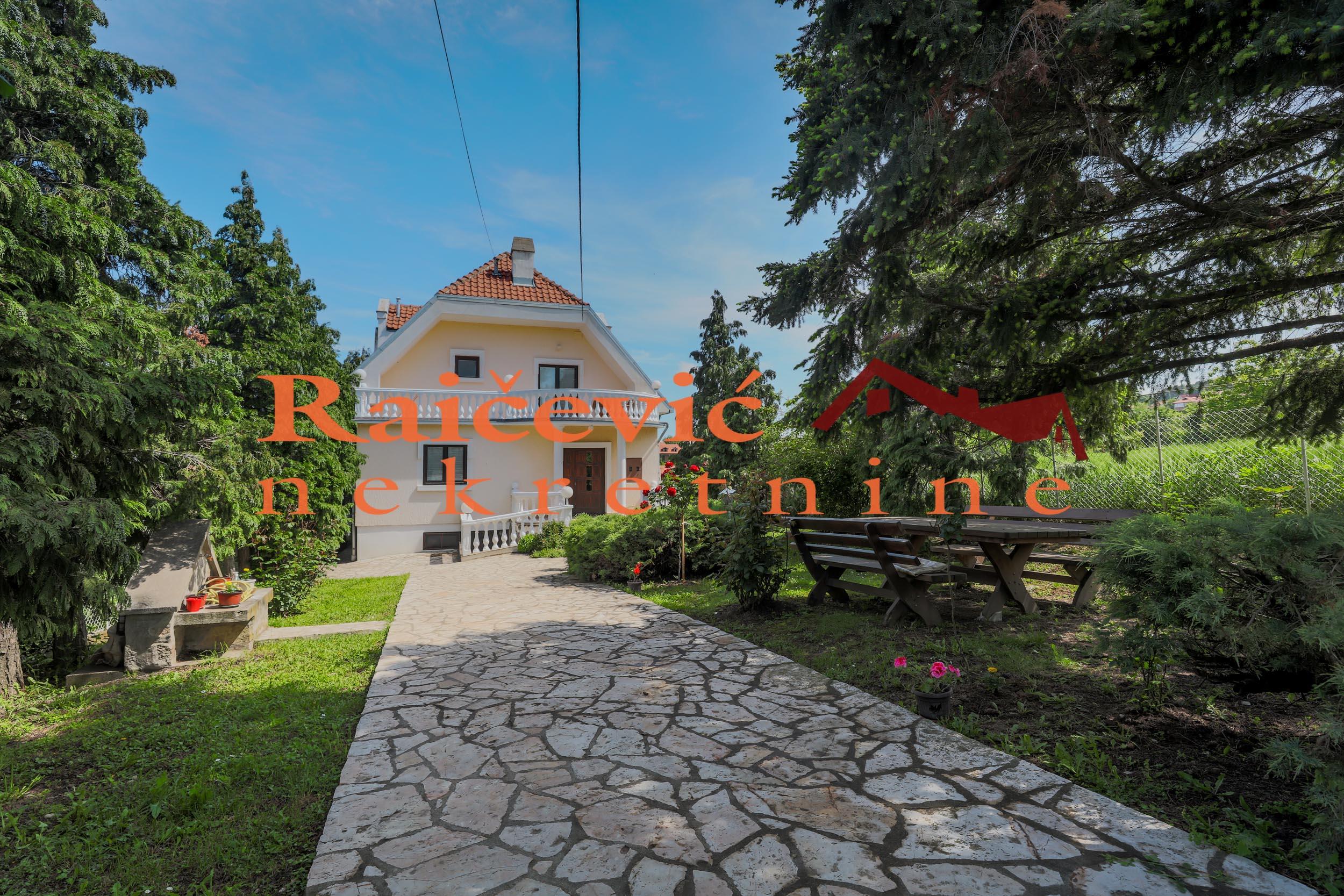 VOZDOVAC AVALA 370m2 , T ,400000e