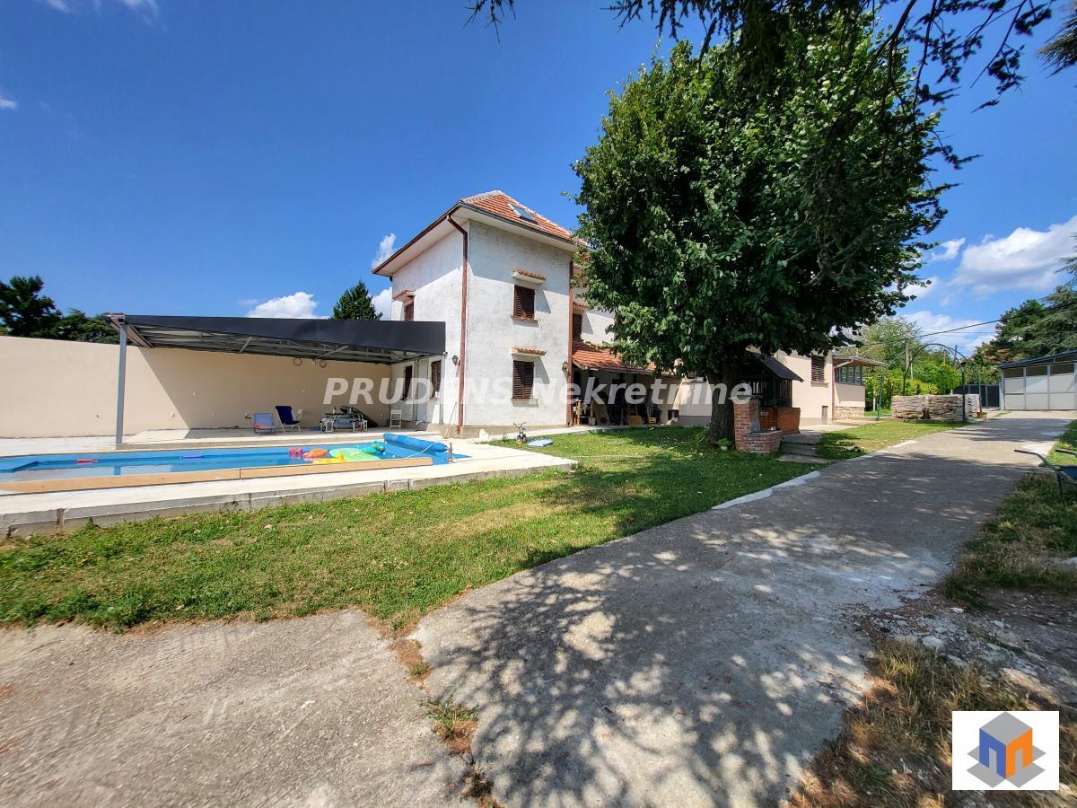 Avala, 1000 ruža, plac sa otvorenim pogledom