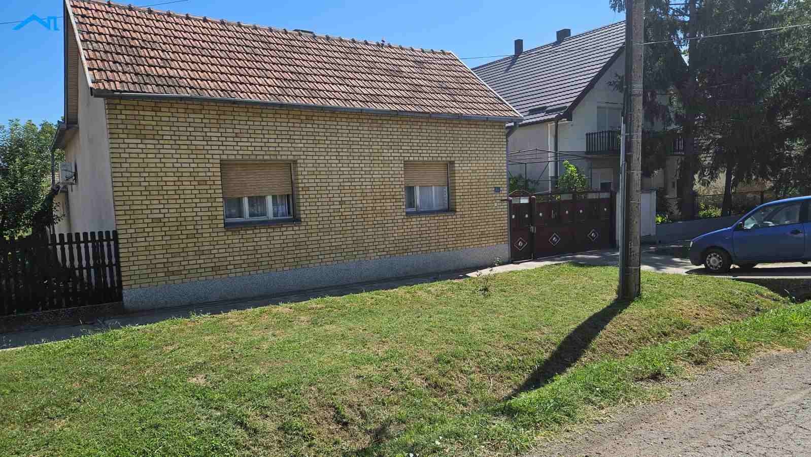 Kuća,80 m2, Inđija