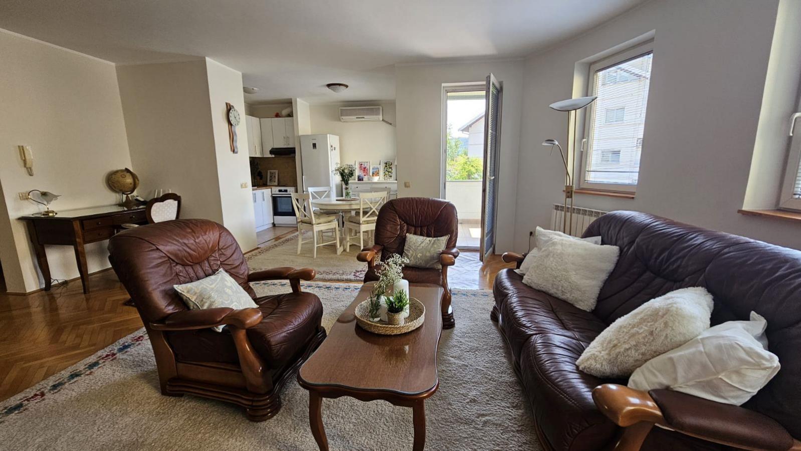 Prodajemo trosoban stan, 78m2, Pere Velimirovića 