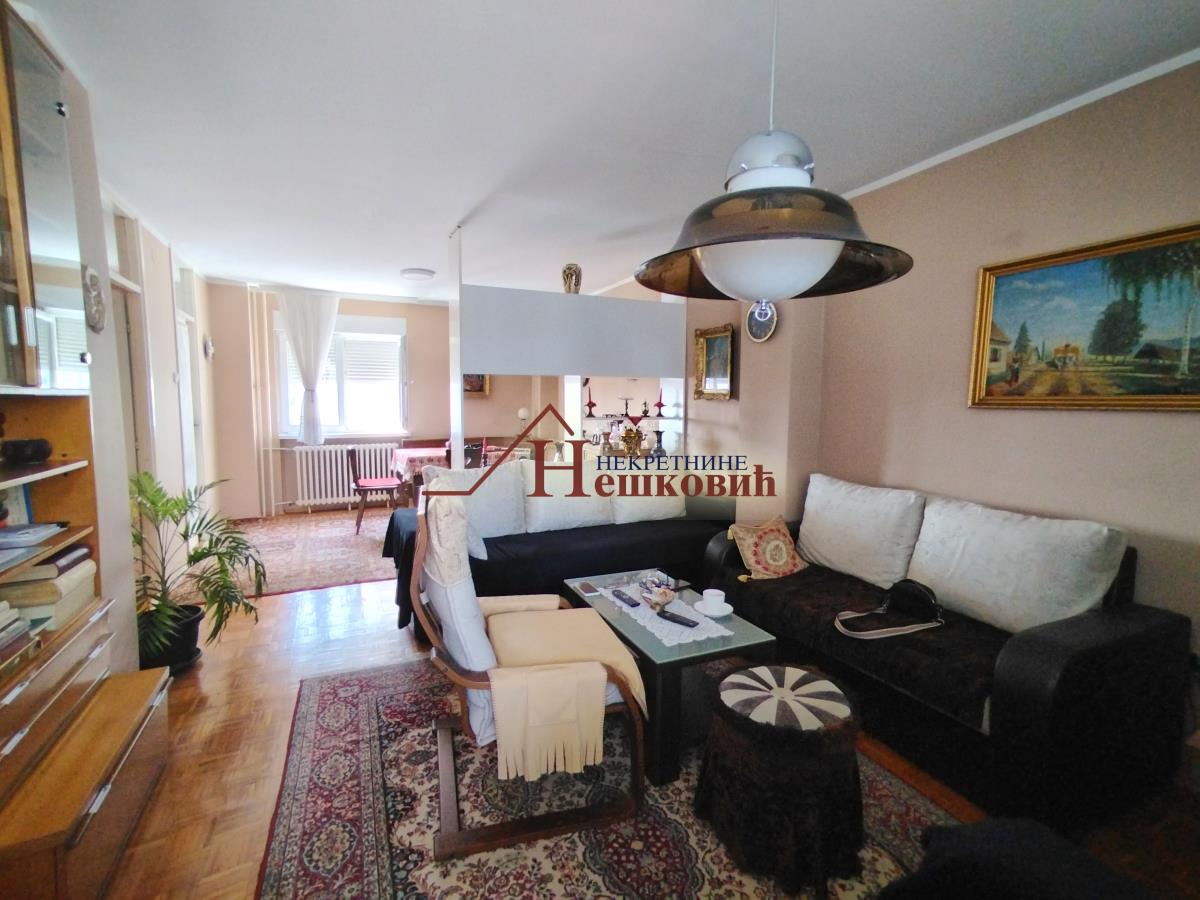 BLOK 62 piramida Jurija Gagrina dvlostran uknižen