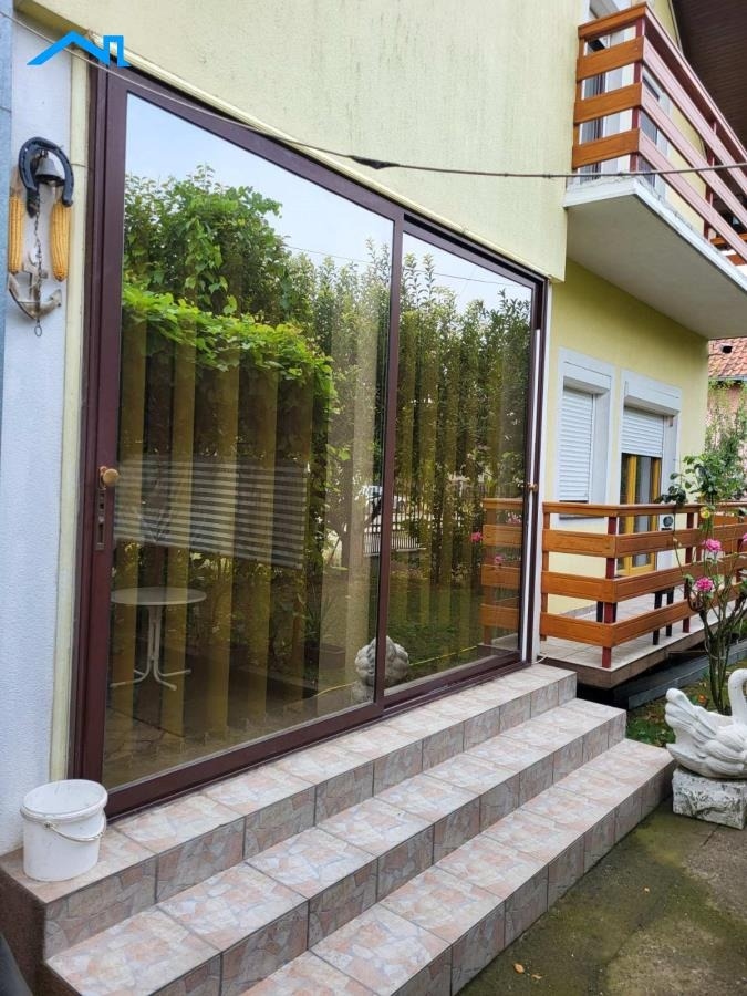 Kuća 220 m2, Donji Petrovci