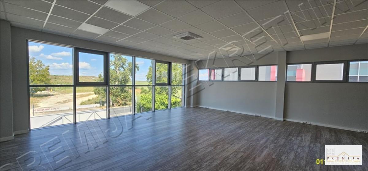 Batajnički drum, otvoren prostor 190m2, nov