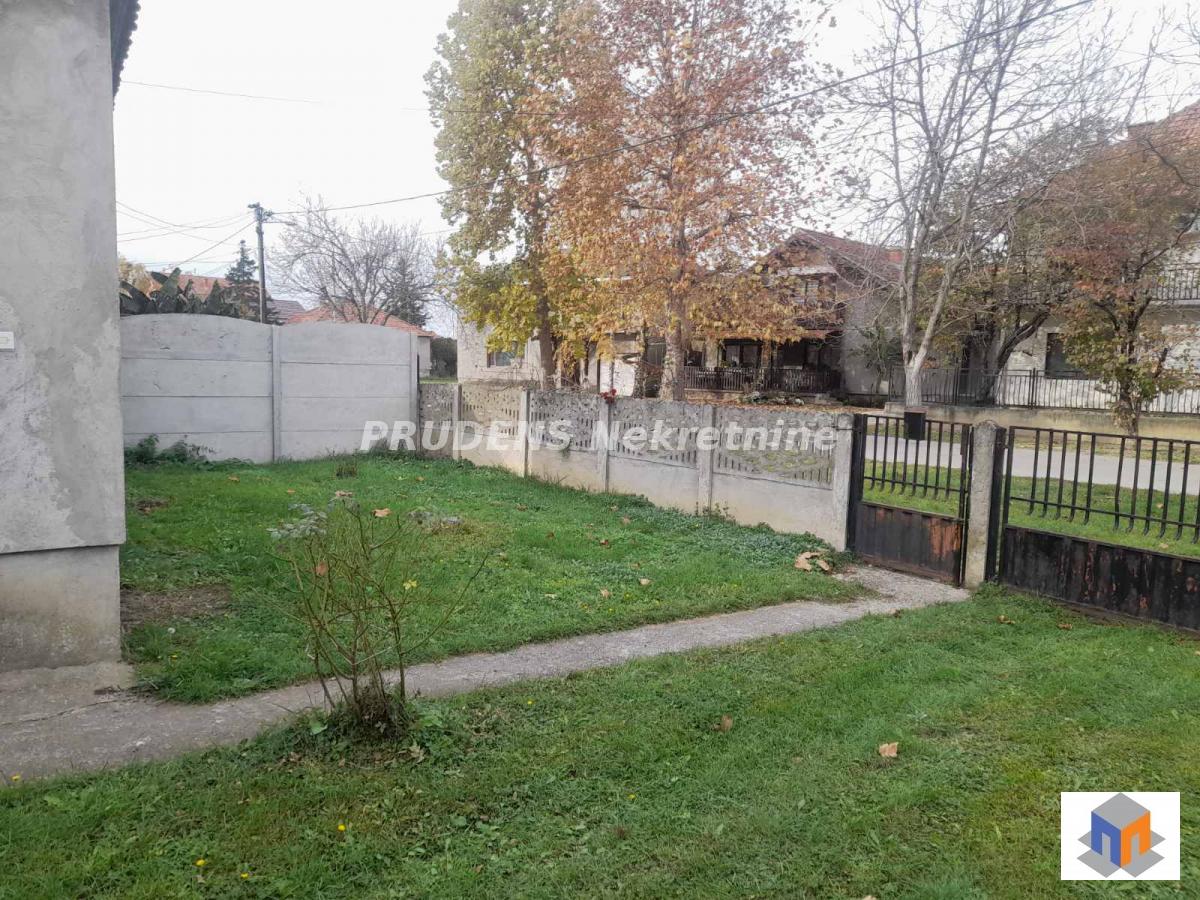 Prizemna kuća sa velikim placem u Boljevcima