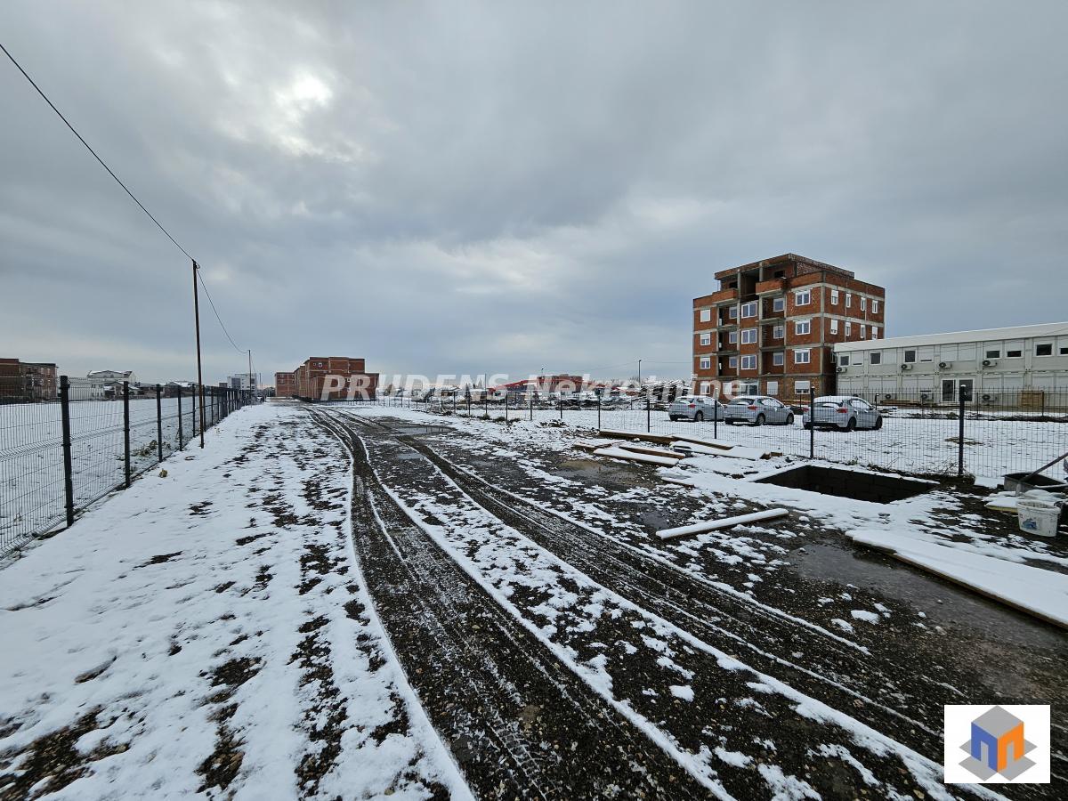 Plac - Ledine 11 ari, 23 metra front