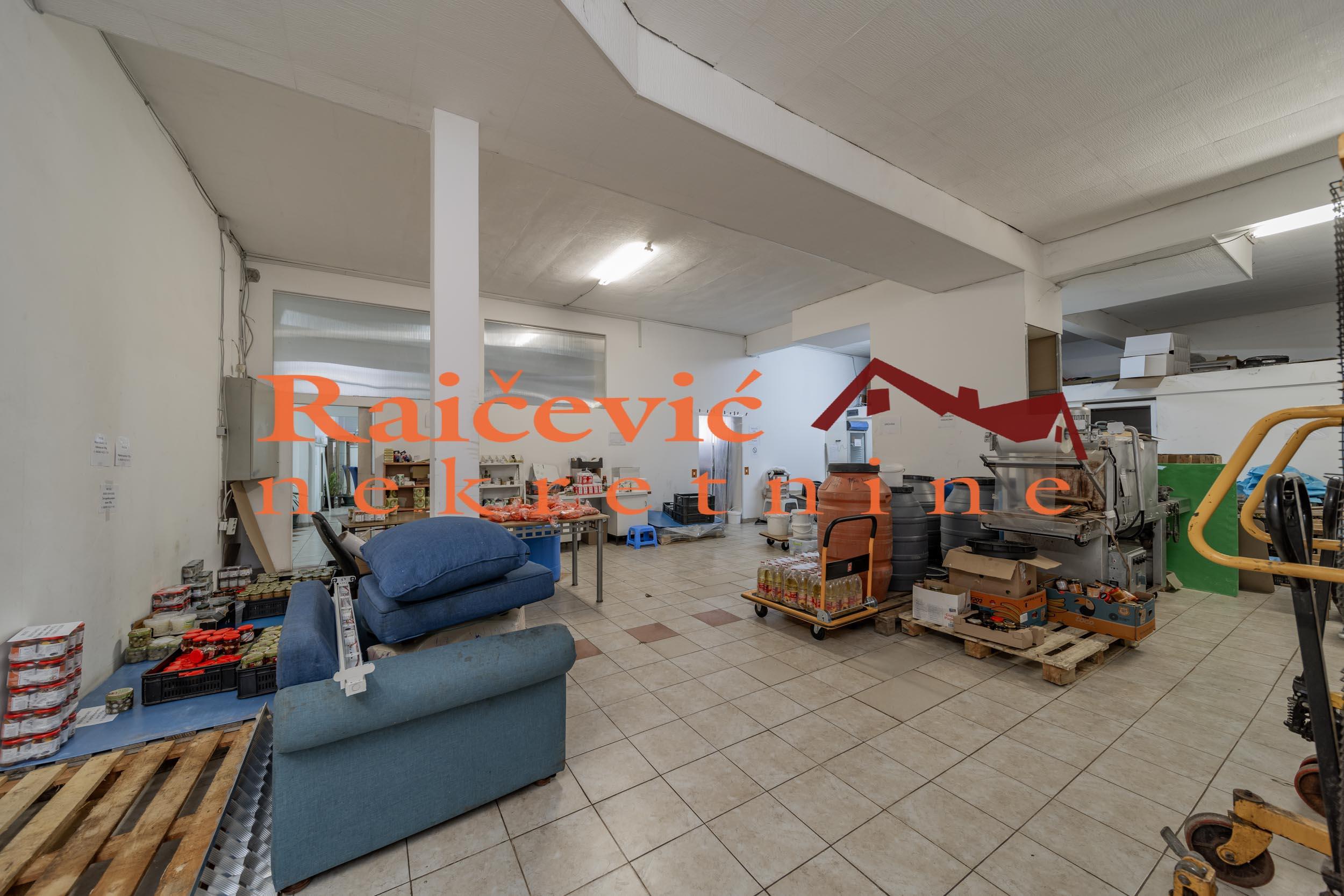 VOZDOVAC VOJVODE VLAHOVICA 315m2 , 445000e