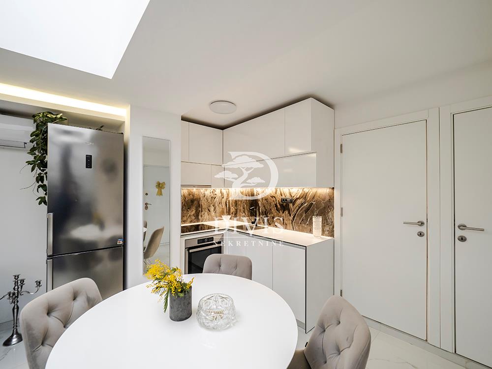 Prodajemo odličan, 113m2, 5.0, Gundulićev venac