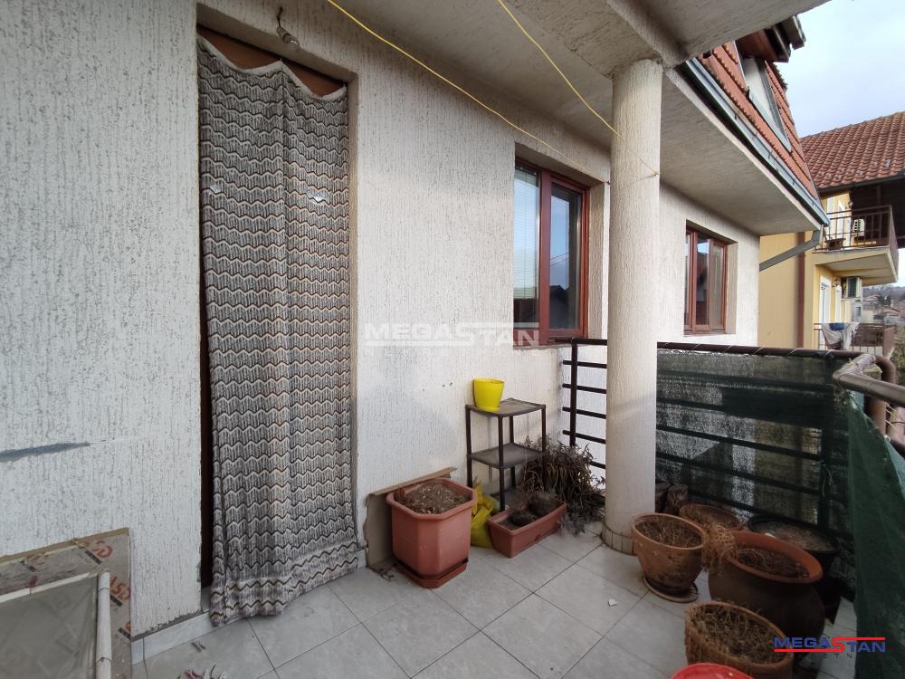 Mali Mokri Lug, blizu okretnice u Ustaničkoj