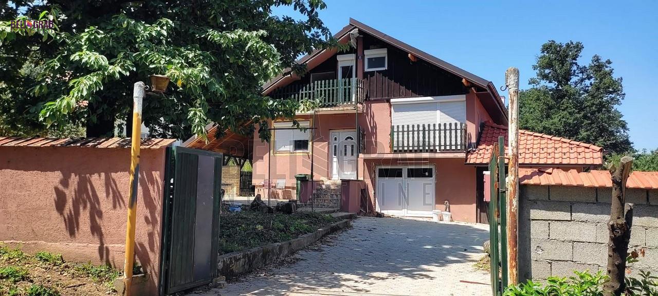 Šuplja stena, kuća, plac 14.68a