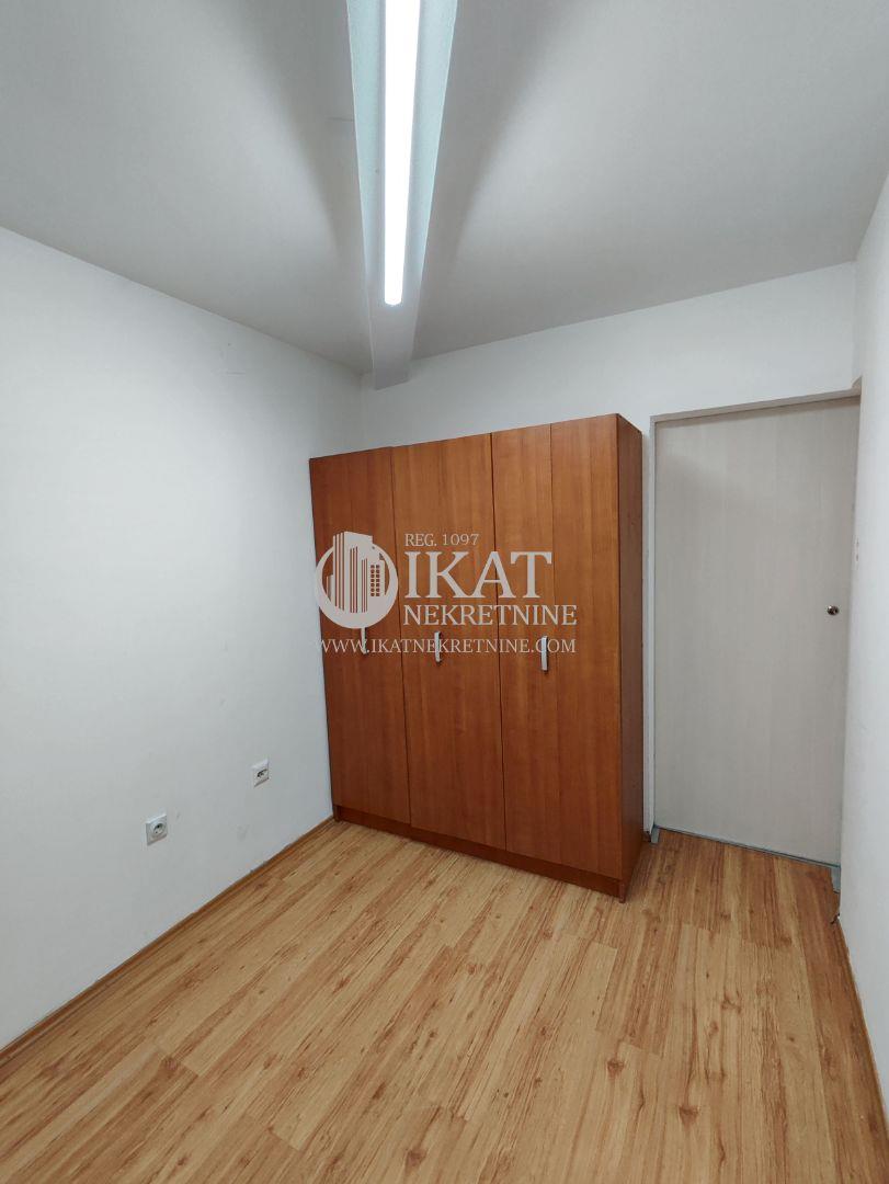 Lokal u Batajnici 56m2 potpuno renoviran ID#3395
