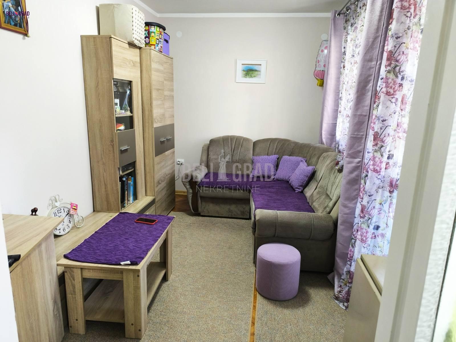 Renoviran porodični 2.5 stan 60 m² – mirna lokacija, bez ula