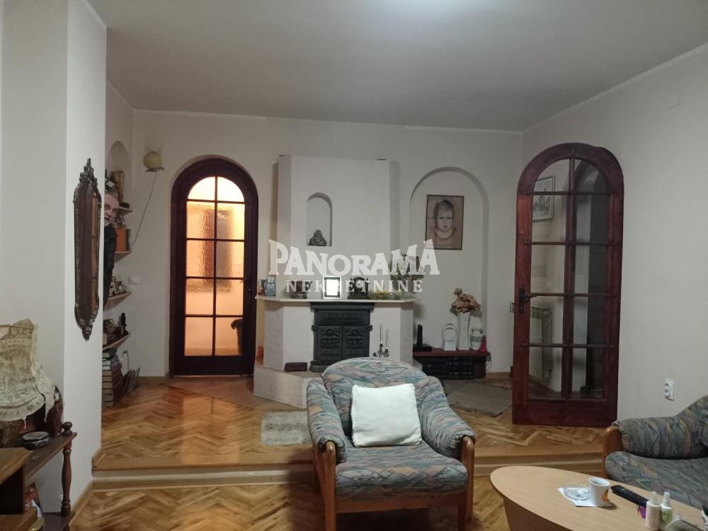 Kuća na Ledinama ,7.0 ,240m2 ,na 9 ari placa ID#3193
