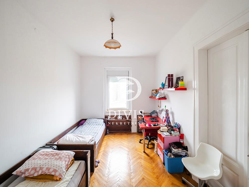 Prodajemo 2.5 stan, 63m2, Trg Politika