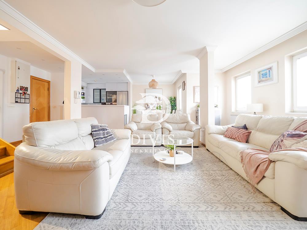 Prodajemo petosoban 149m2, kod Skyline-a, renoviran dupleks