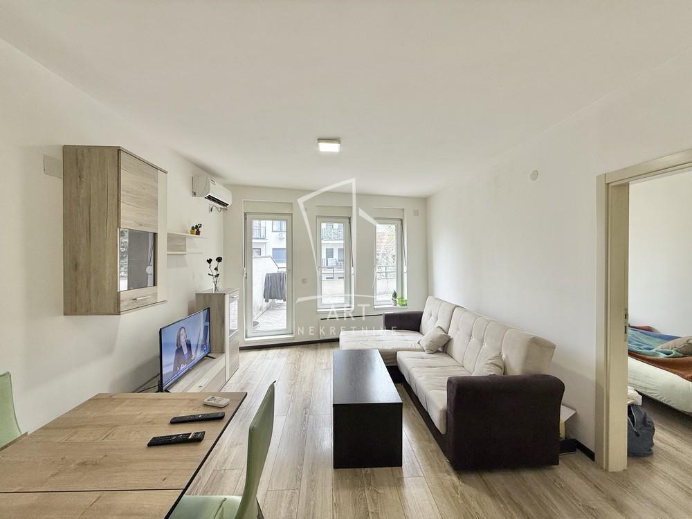 Đeram pijaca ,odličan 3.0 stan ID#10304