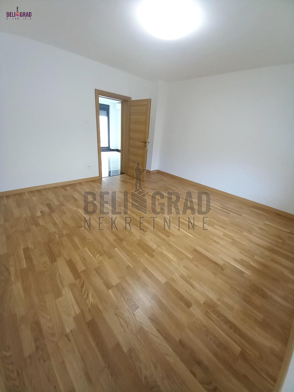 Gardoš, lux, 2 parking mesta +1,5ar