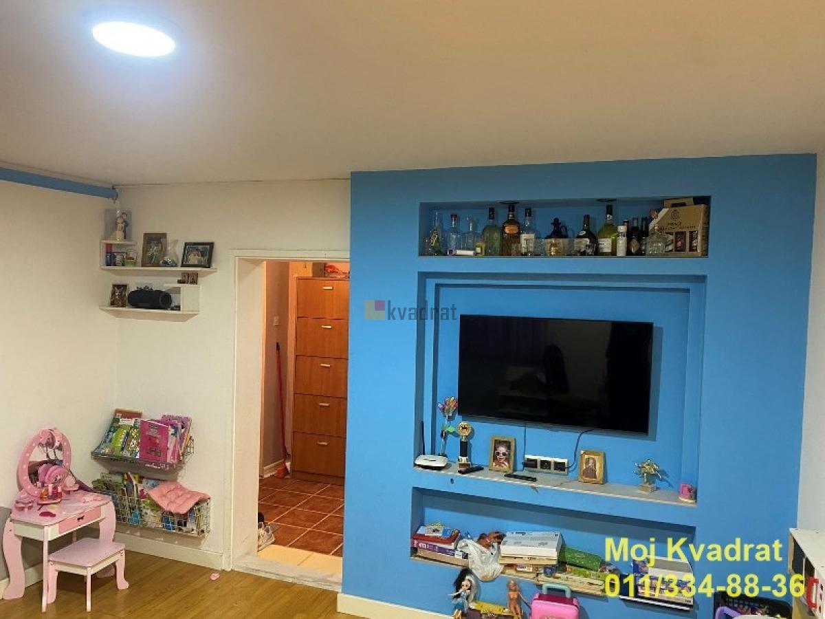 Surčin, Jakovo - Proleterska, 451m2