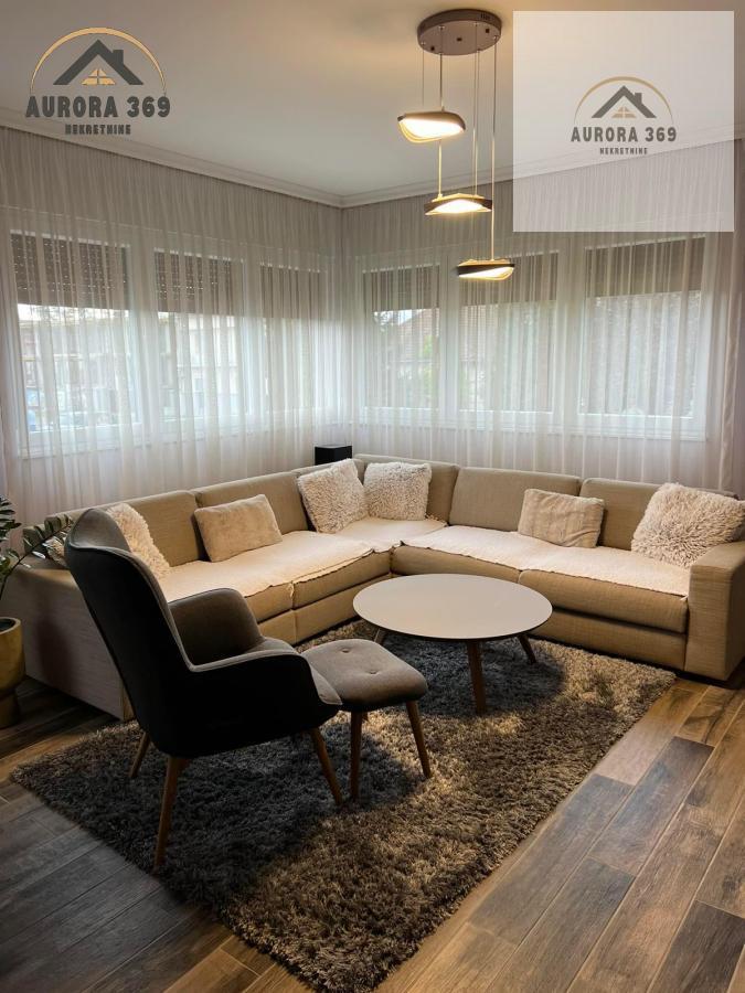 NAMEŠTEN LUX TROSOBAN STAN U LUX KOMPLEKSU, CENTAR RUME, GARAŽA