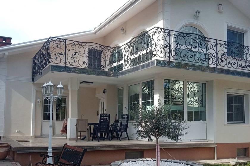 Prodajemo kuću u Novim Banovcima sa bazenom, 250m2+110m2