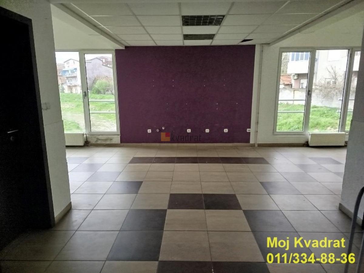 Jagodina, Đure Jakšića, 48m2 - LOKAL U TC MOST