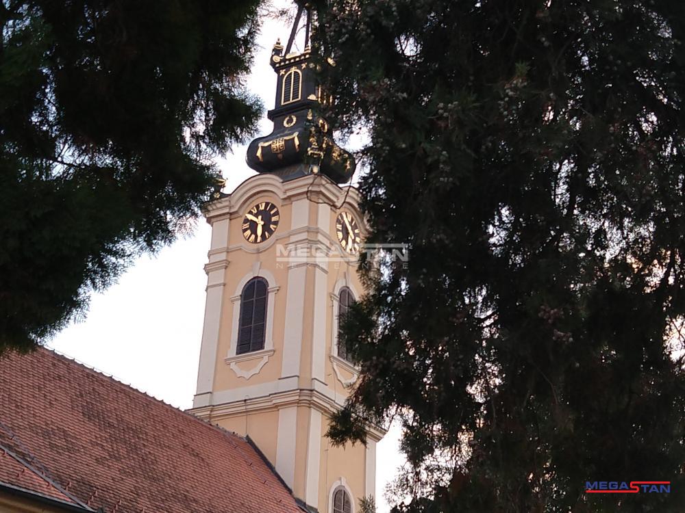 Vila na Gardošu, parking, pogled na Dunav