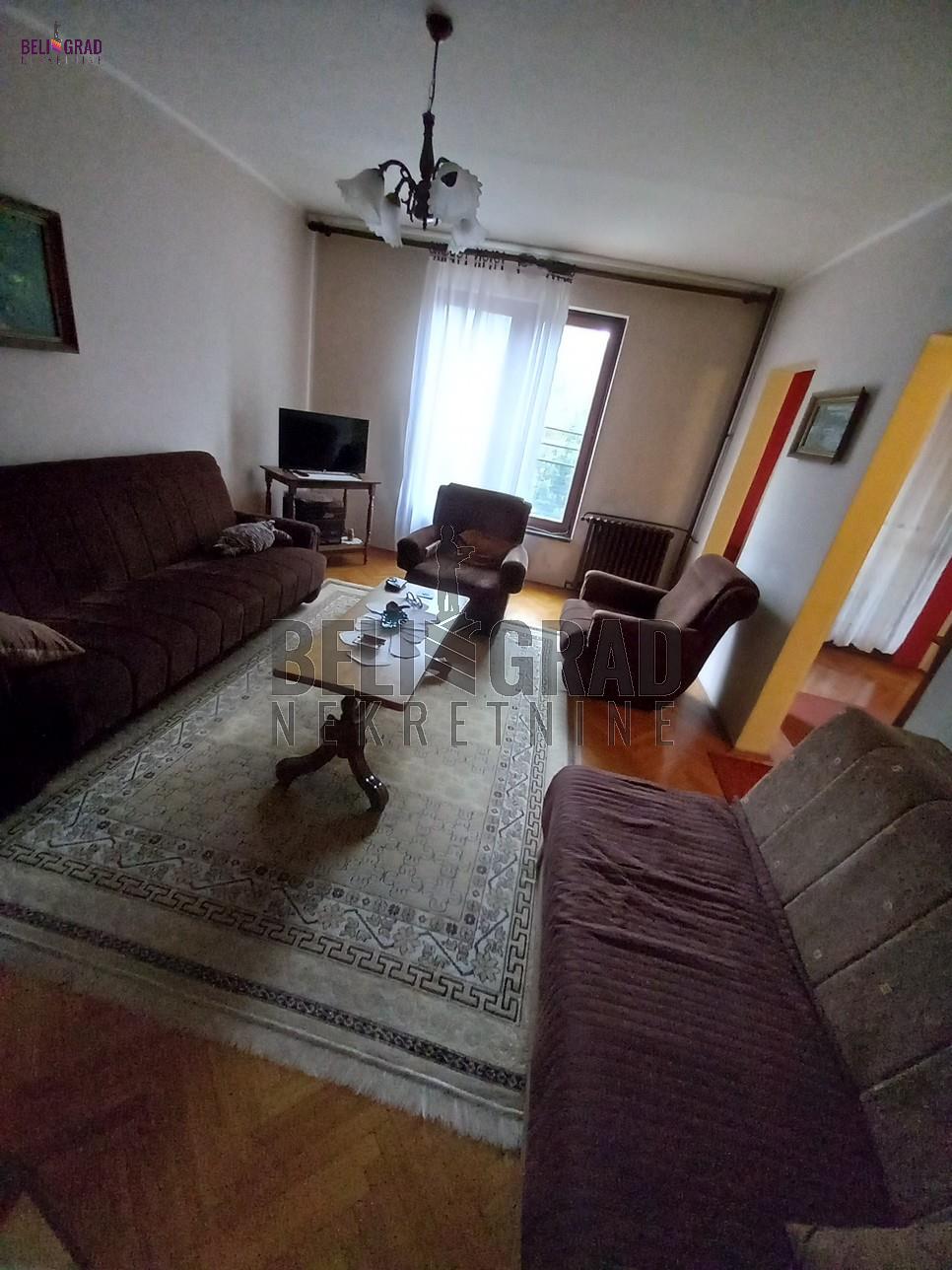 Lep,funkcionalan stan na Bežanijskoj kosi