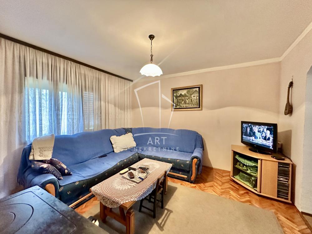 Odlična kuća sa placem, mereno 240m2 ID#10597