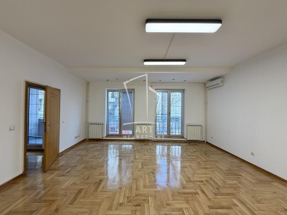 Poslovni prostor na odličnoj lokaciji ID#14308