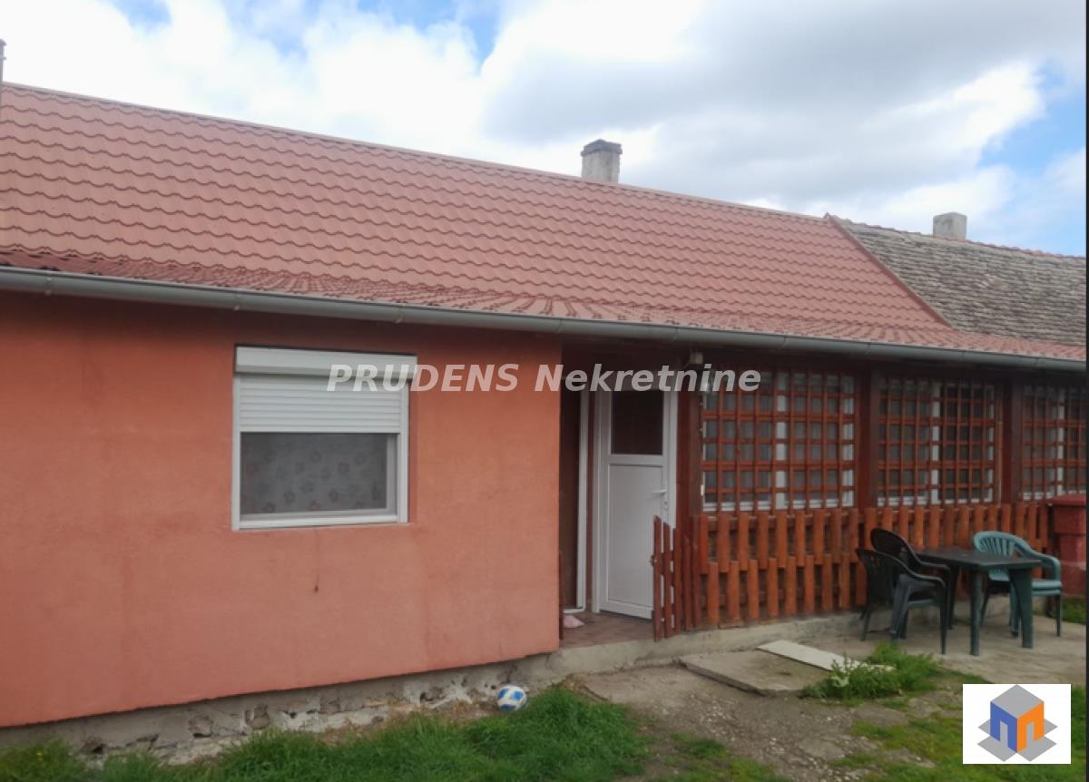 Lepa, prizemna kuća u Karlovčiću