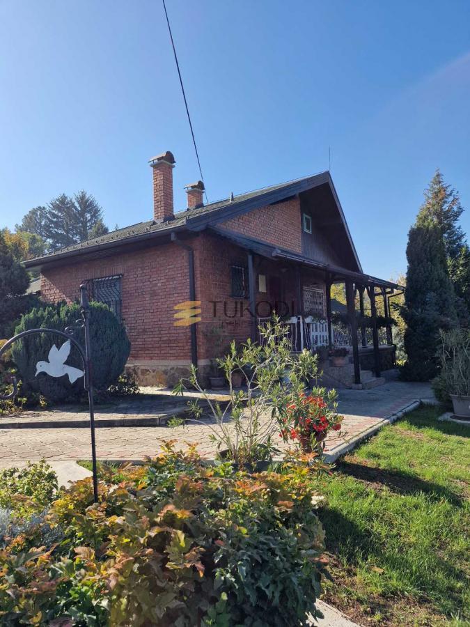 Prodaja ,kuća 160m2 , plac 27a - Čerević