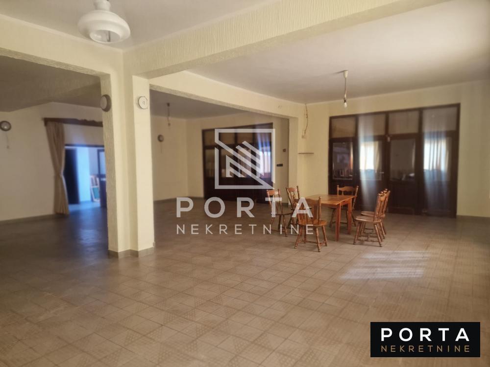 Brajevo centar,ugostiteljski i stambeni objekat 520 m2,30 pa