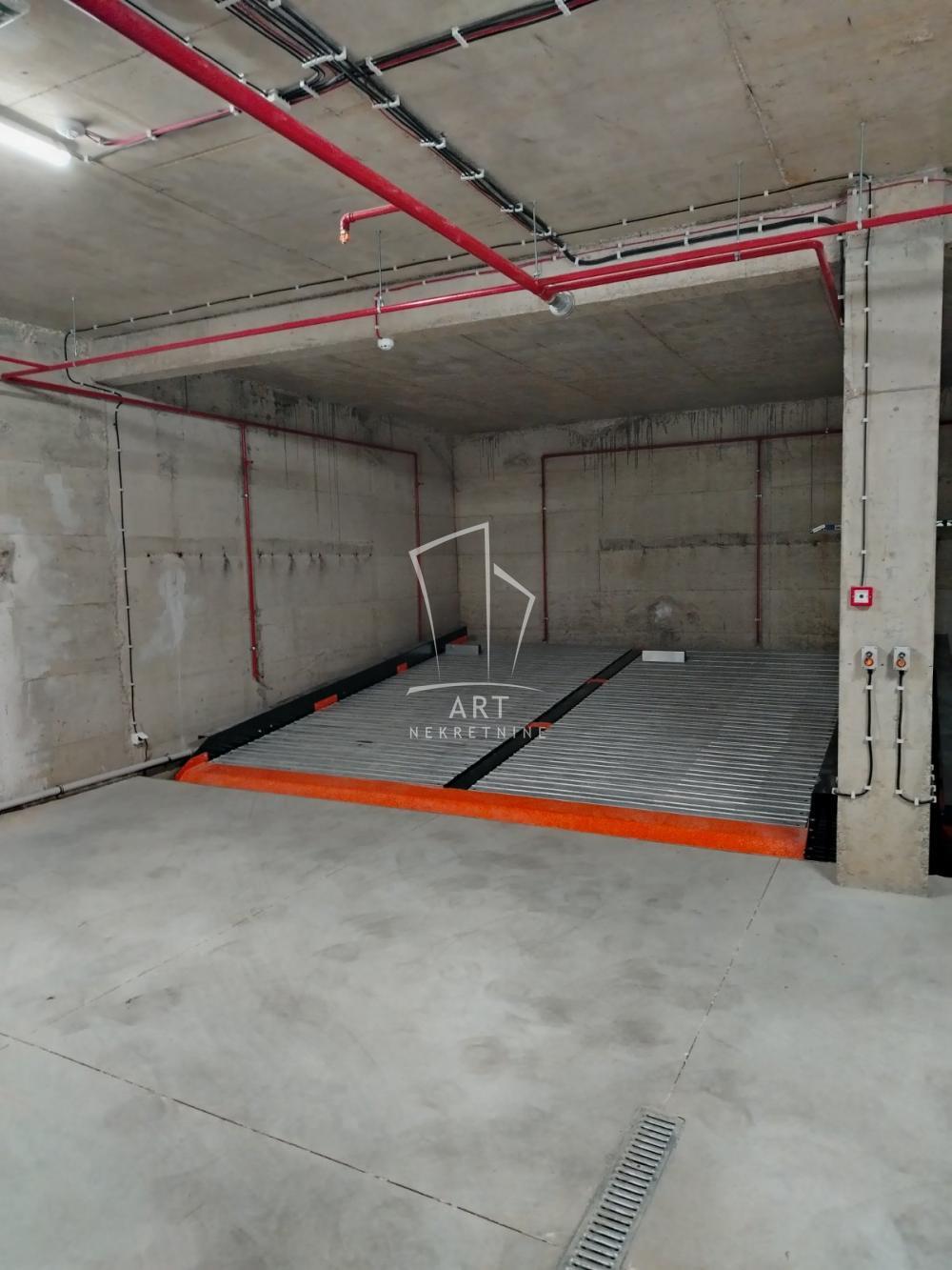 Lekino brdo, garažno mesto, -2 ID#10844