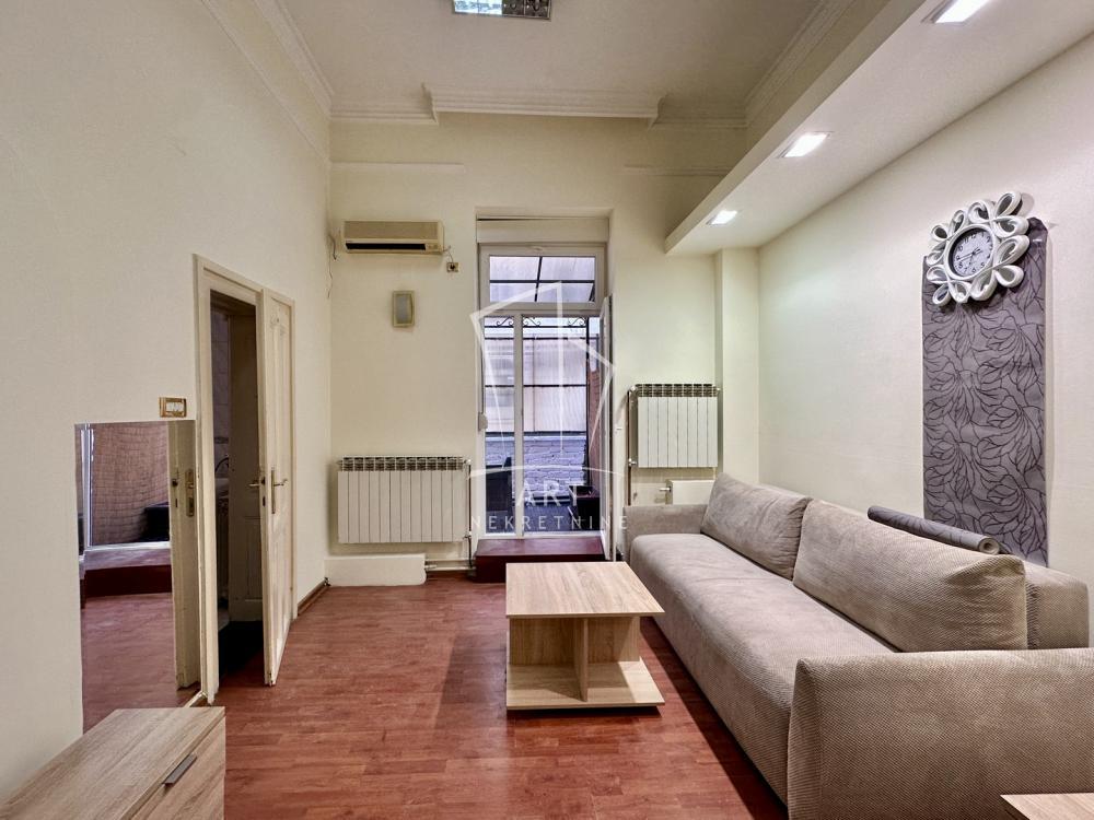 Salonac, Nemanjina, Slavija, mereno 54m2 ID#10836