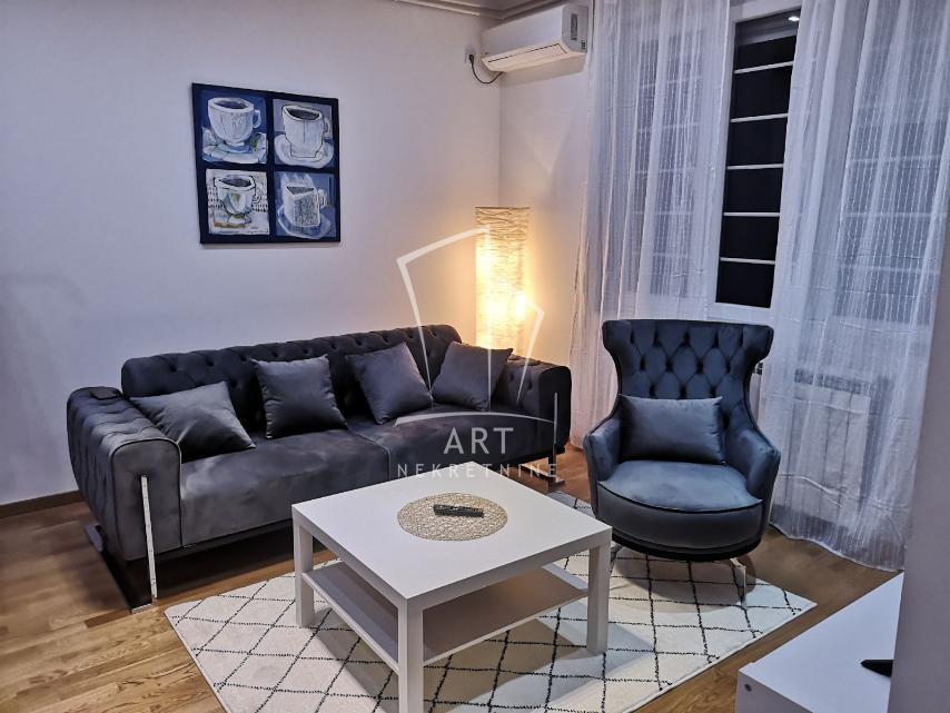 Mereno 48 m2, renoviran 2.0 stan, namešten ID#10886