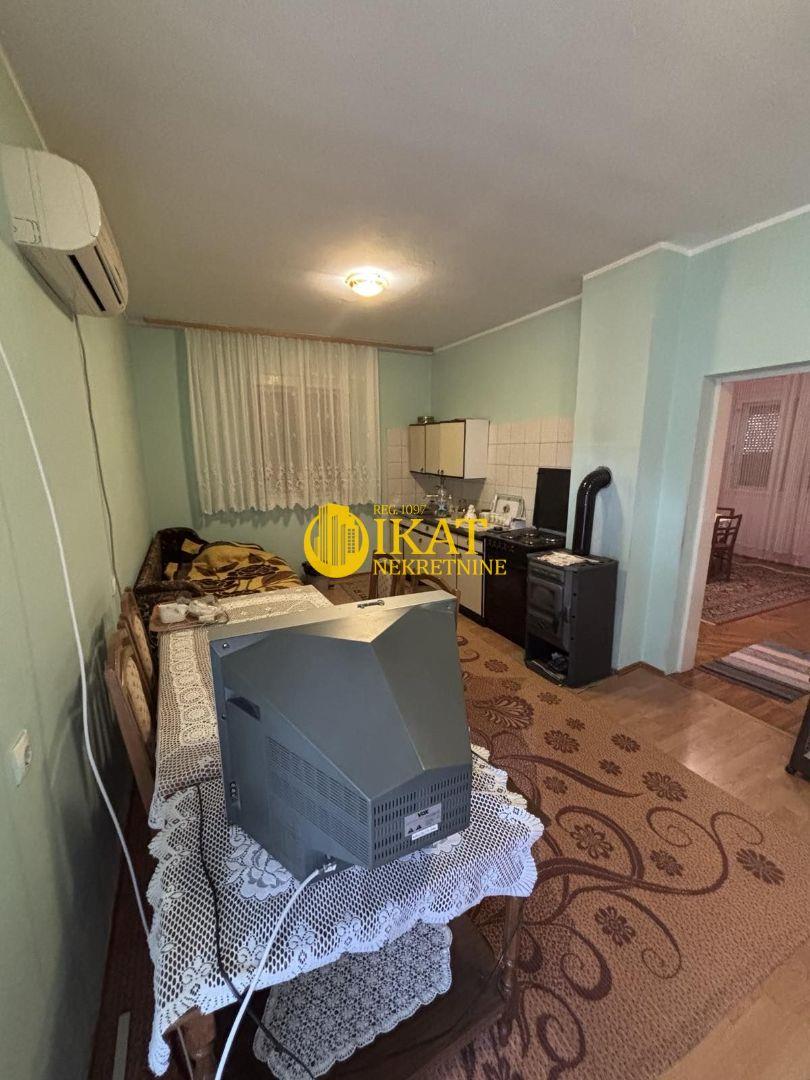 Titel 81m2, kuća sa pomoćnim objektima, odlična investicija 